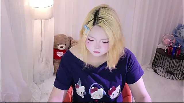 Snapshot of YaMi-11 chatting on 06/13/26, 07:06 YaMi-11 online show from 06/13/26, 07:06