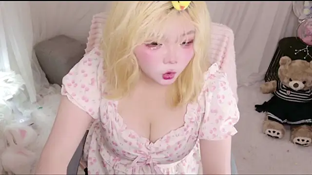 Snapshot of YaMi-11 chatting on 07/11/26, 04:24 YaMi-11 online show from 07/11/26, 04:24