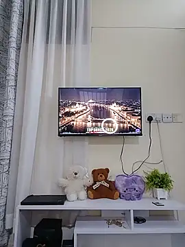 Snapshot of Sweet-Hennessy chatting on 06/20/26, 03:17 Sweet-Hennessy online show from 06/20/26, 03:17