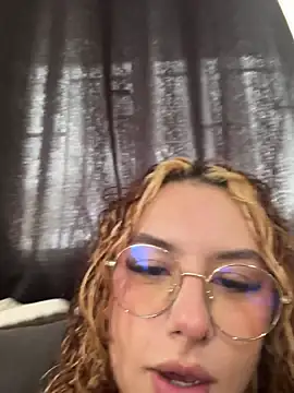 Snapshot of Joyce-fire chatting on 06/17/26, 07:13 Joyce-fire online show from 06/17/26, 07:13