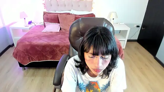 Snapshot of kat_cute__ chatting on 06/17/26, 03:17 kat cute online show from 06/17/26, 03:17
