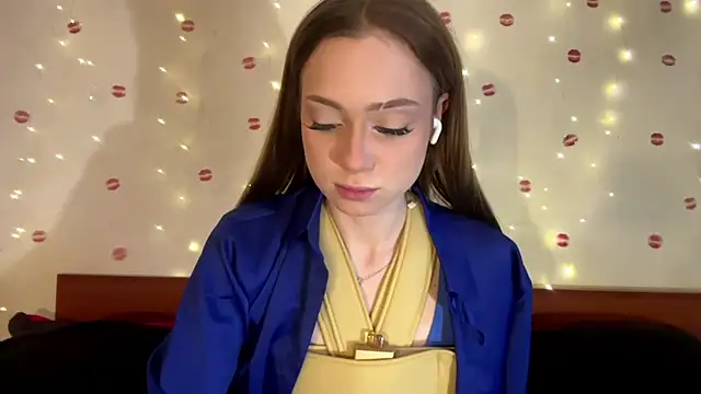 Snapshot of itskylieee chatting on 06/19/26, 10:32 itskylieee online show from 06/19/26, 10:32