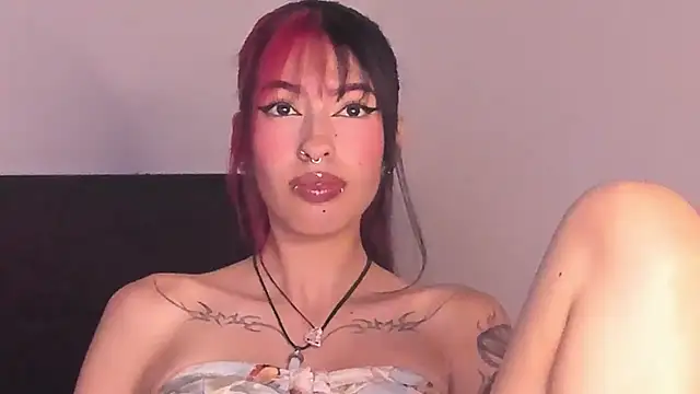 EvaBenely  online show from 08/03/26, 07:38