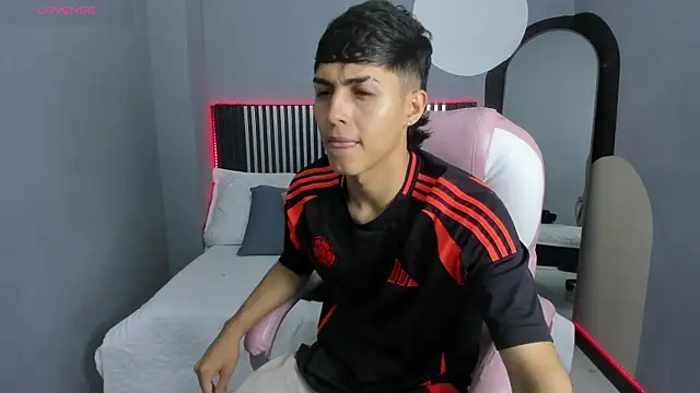 Snapshot of Axel_Mendozaa chatting on 06/17/26, 08:19 Axel Mendozaa online show from 06/17/26, 08:19