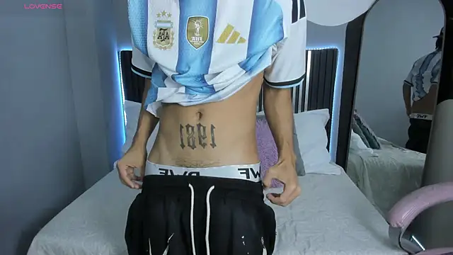 Snapshot of Axel_Mendozaa chatting on 07/15/26, 08:27 Axel Mendozaa online show from 07/15/26, 08:27