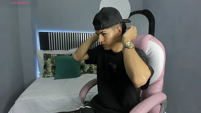 Snapshot of Axel_Mendozaa chatting on 06/12/26, 08:06 Axel Mendozaa online show from 06/12/26, 08:06