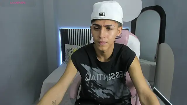 Snapshot of Axel_Mendozaa chatting on 06/18/26, 08:14 Axel Mendozaa online show from 06/18/26, 08:14