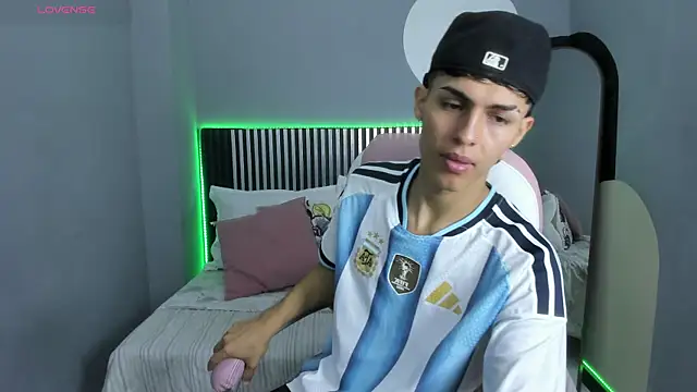 Snapshot of Axel_Mendozaa chatting on 07/10/26, 08:20 Axel Mendozaa online show from 07/10/26, 08:20