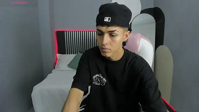 Snapshot of Axel_Mendozaa chatting on 06/16/26, 07:58 Axel Mendozaa online show from 06/16/26, 07:58