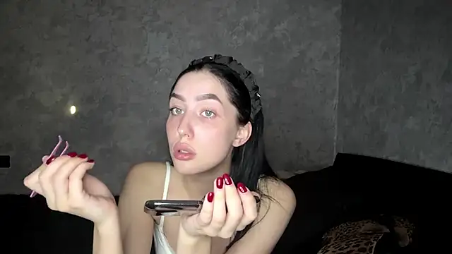 Snapshot of Ailish_Loveee chatting on 06/12/26, 03:21 Ailish Loveee online show from 06/12/26, 03:21