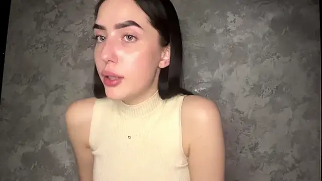 Snapshot of Ailish_Loveee chatting on 07/19/26, 03:53 Ailish Loveee online show from 07/19/26, 03:53