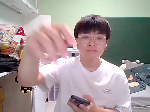 Snapshot of Yang_571 chatting on 06/11/26, 04:26 Yang 571 online show from 06/11/26, 04:26