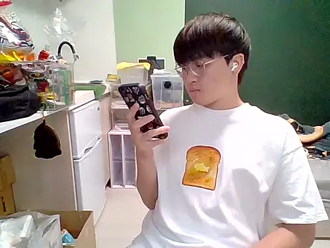 Snapshot of Yang_571 chatting on 06/29/26, 04:50 Yang 571 online show from 06/29/26, 04:50