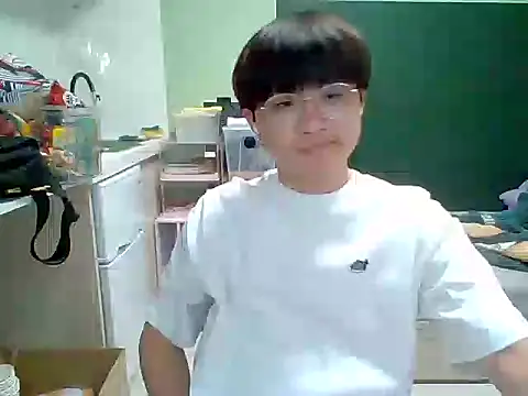 Snapshot of Yang_571 chatting on 07/07/26, 04:32 Yang 571 online show from 07/07/26, 04:32