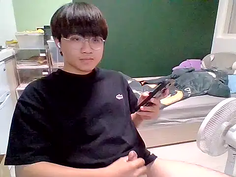 Snapshot of Yang_571 chatting on 07/10/26, 05:57 Yang 571 online show from 07/10/26, 05:57