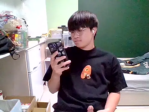 Snapshot of Yang_571 chatting on 07/16/26, 03:42 Yang 571 online show from 07/16/26, 03:42