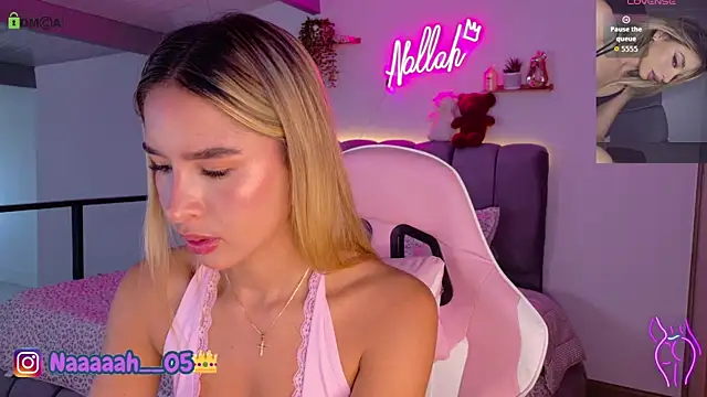 Snapshot of Nallah__ chatting on 06/21/26, 01:39 Nallah online show from 06/21/26, 01:39