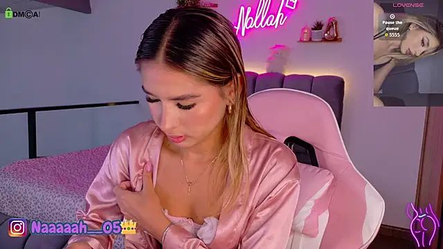 Snapshot of Nallah__ chatting on 07/19/26, 02:14 Nallah online show from 07/19/26, 02:14
