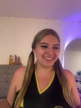 Snapshot of Sabrina1_Charm chatting on 06/20/26, 12:59 Sabrina1 Charm online show from 06/20/26, 12:59
