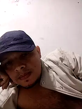 Snapshot of EnzoDesire chatting on 07/13/26, 08:13 EnzoDesire online show from 07/13/26, 08:13