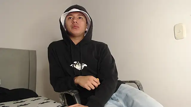 Owenn  blueee online show from 06/20/26, 03:22