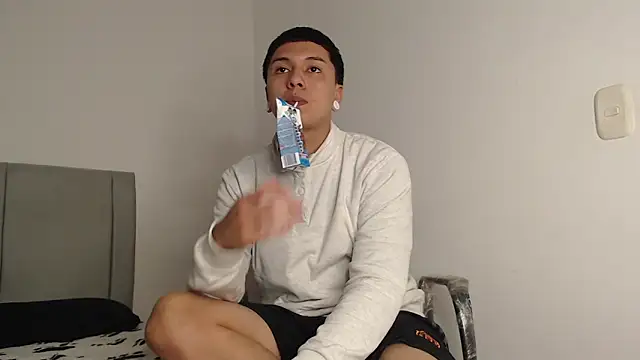 Owenn  blueee online show from 06/12/26, 03:15
