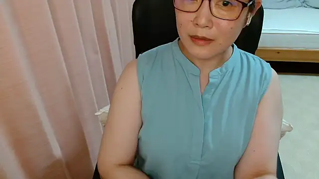 LENA-xo online show from 07/17/26, 03:31