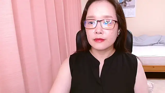 LENA-xo online show from 07/19/26, 06:00