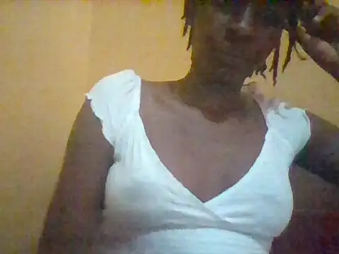 Snapshot of Zinnah_Q chatting on 06/06/26, 09:03 Zinnah Q online show from 06/06/26, 09:03