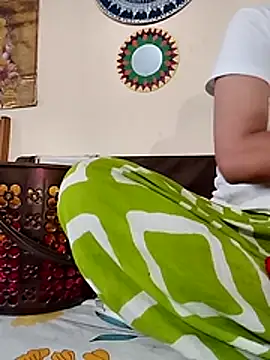 Snapshot of Romantic_riya_06 chatting on 07/19/26, 06:00 Romantic riya 06 online show from 07/19/26, 06:00