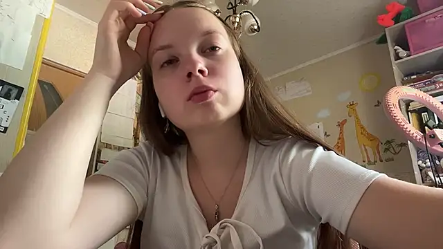 Snapshot of Aileyn chatting on 06/17/26, 08:14 Aileyn online show from 06/17/26, 08:14