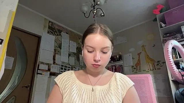 Snapshot of Aileyn chatting on 06/23/26, 01:20 Aileyn online show from 06/23/26, 01:20