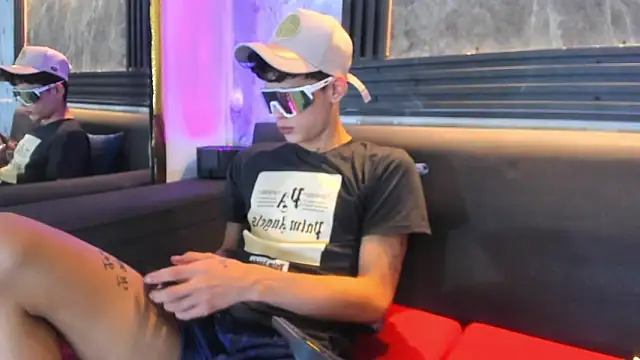 Snapshot of Brianhot0F chatting on 06/18/26, 12:32 Brianhot0F online show from 06/18/26, 12:32