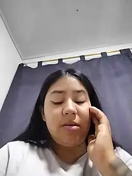 Snapshot of Amber_Herrera chatting on 06/19/26, 02:39 Amber Herrera online show from 06/19/26, 02:39