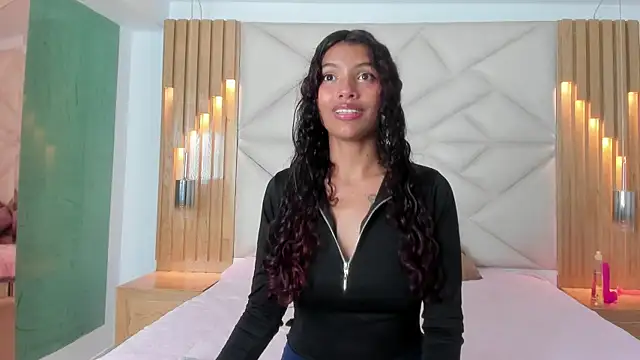 Snapshot of Aylin_valerie chatting on 06/18/26, 07:30 Aylin valerie online show from 06/18/26, 07:30