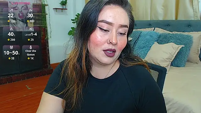 Snapshot of Khalia_ chatting on 06/07/26, 02:44 Khalia online show from 06/07/26, 02:44