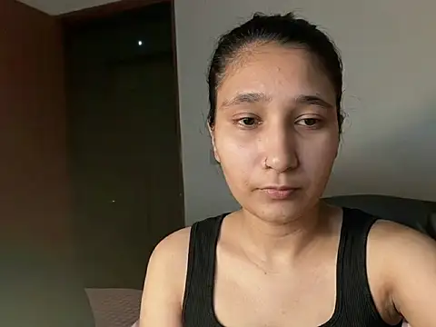 komalgupta72 online show from 06/04/26, 09:52