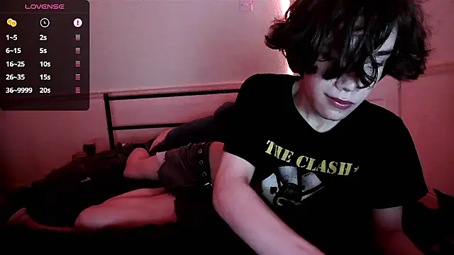 Snapshot of Straything chatting on 06/28/26, 11:44 Straything online show from 06/28/26, 11:44