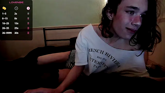 Snapshot of Straything chatting on 06/15/26, 08:52 Straything online show from 06/15/26, 08:52