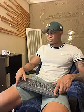 Snapshot of LoganVarela chatting on 07/13/26, 04:06 LoganVarela online show from 07/13/26, 04:06