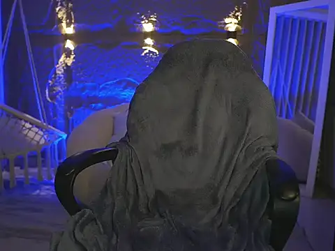 Snapshot of LoganVarela chatting on 07/19/26, 01:30 LoganVarela online show from 07/19/26, 01:30
