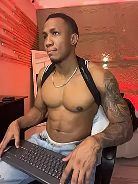 Snapshot of LoganVarela chatting on 07/10/26, 01:11 LoganVarela online show from 07/10/26, 01:11