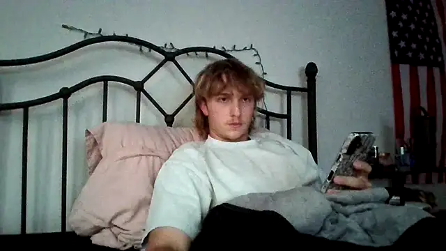 Snapshot of michaeljacobs12 chatting on 06/05/26, 12:15 michaeljacobs12 online show from 06/05/26, 12:15