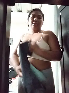Snapshot of MoonMua chatting on 07/16/26, 11:57 MoonMua online show from 07/16/26, 11:57
