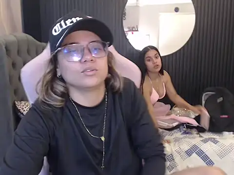 couple thonsom online show from 06/05/26, 02:45