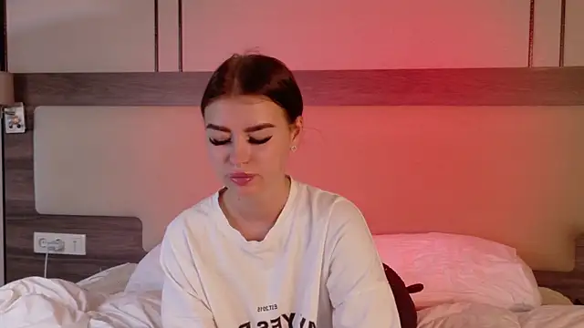 leonameilee online show from 06/18/26, 06:12