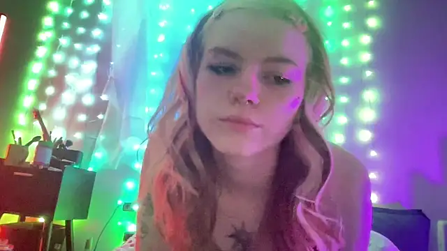 Snapshot of roxxinefox chatting on 06/12/26, 08:34 roxxinefox online show from 06/12/26, 08:34