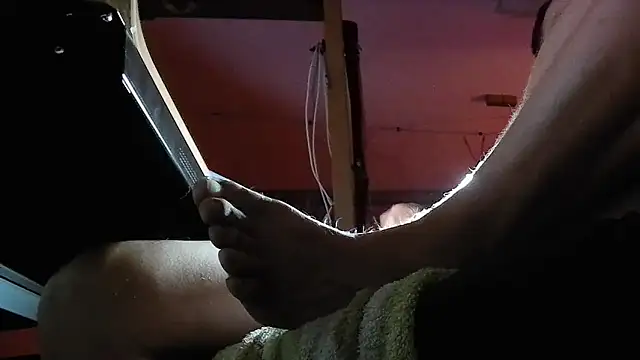 Snapshot of luukikuuki chatting on 06/20/26, 11:32 luukikuuki online show from 06/20/26, 11:32