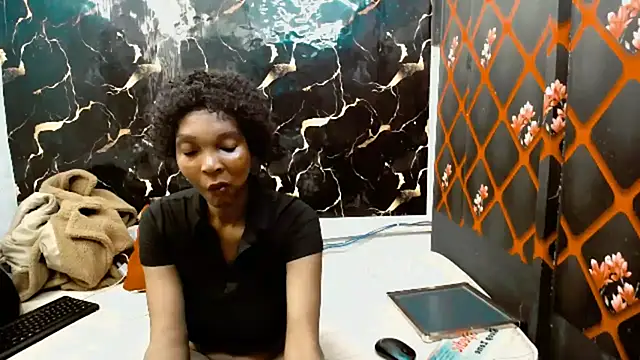 Snapshot of Caramelminxx_ chatting on 07/06/26, 07:37 Caramelminxx online show from 07/06/26, 07:37