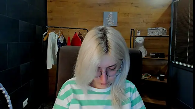 Snapshot of DaisyHopkins chatting on 06/21/26, 08:53 DaisyHopkins online show from 06/21/26, 08:53